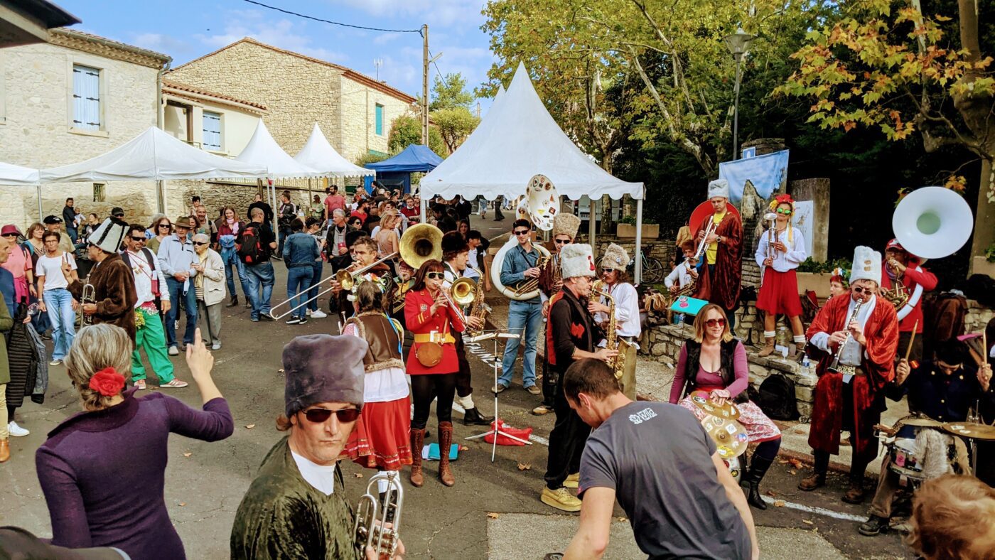 Photo de la festa de la vendemia avec pleins de personnes